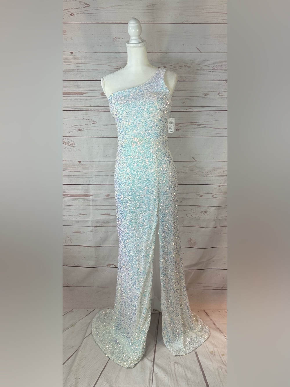 Windsor One-Shoulder Sequin Gown in Iridescent White M